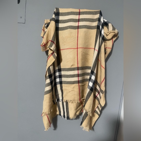 Burberry Cashmere Silk Oversized Scarf/Shawl. - Picture 2 of 11